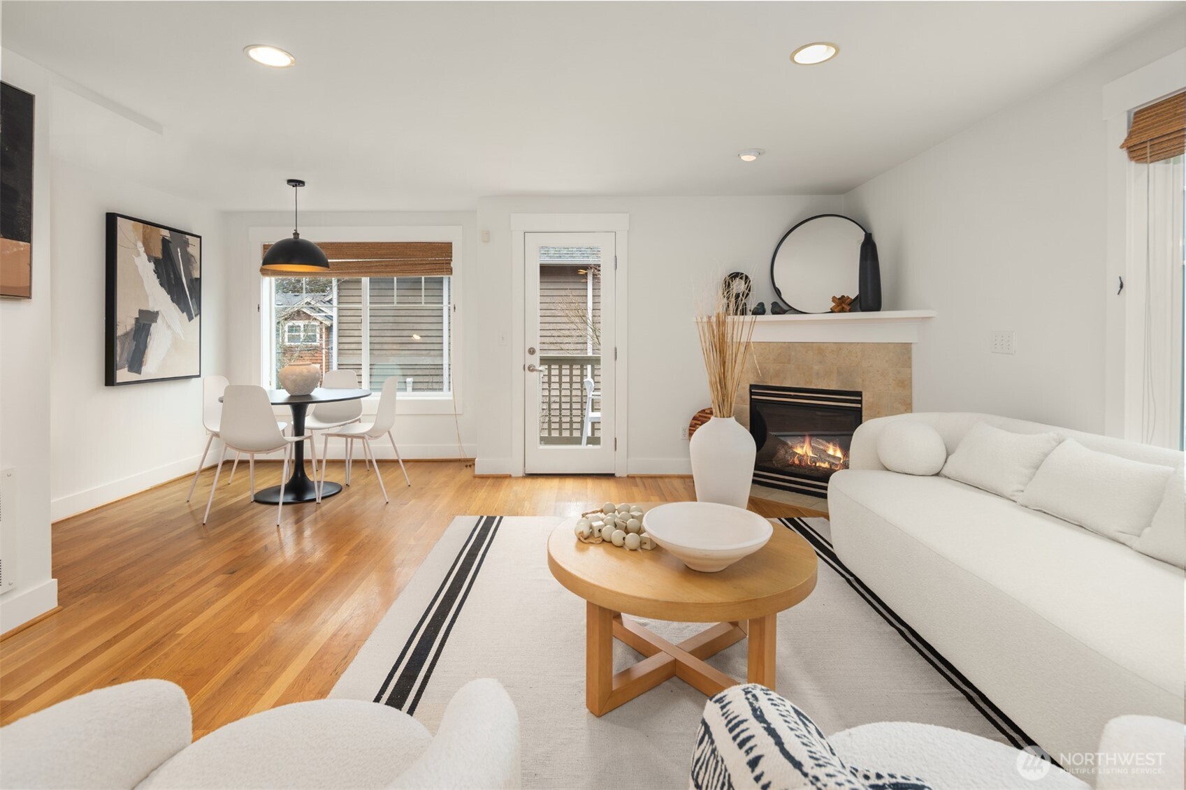 9209 Interlake Avenue North, Unit A Seattle, WA 98103 - Photo 4 of 32