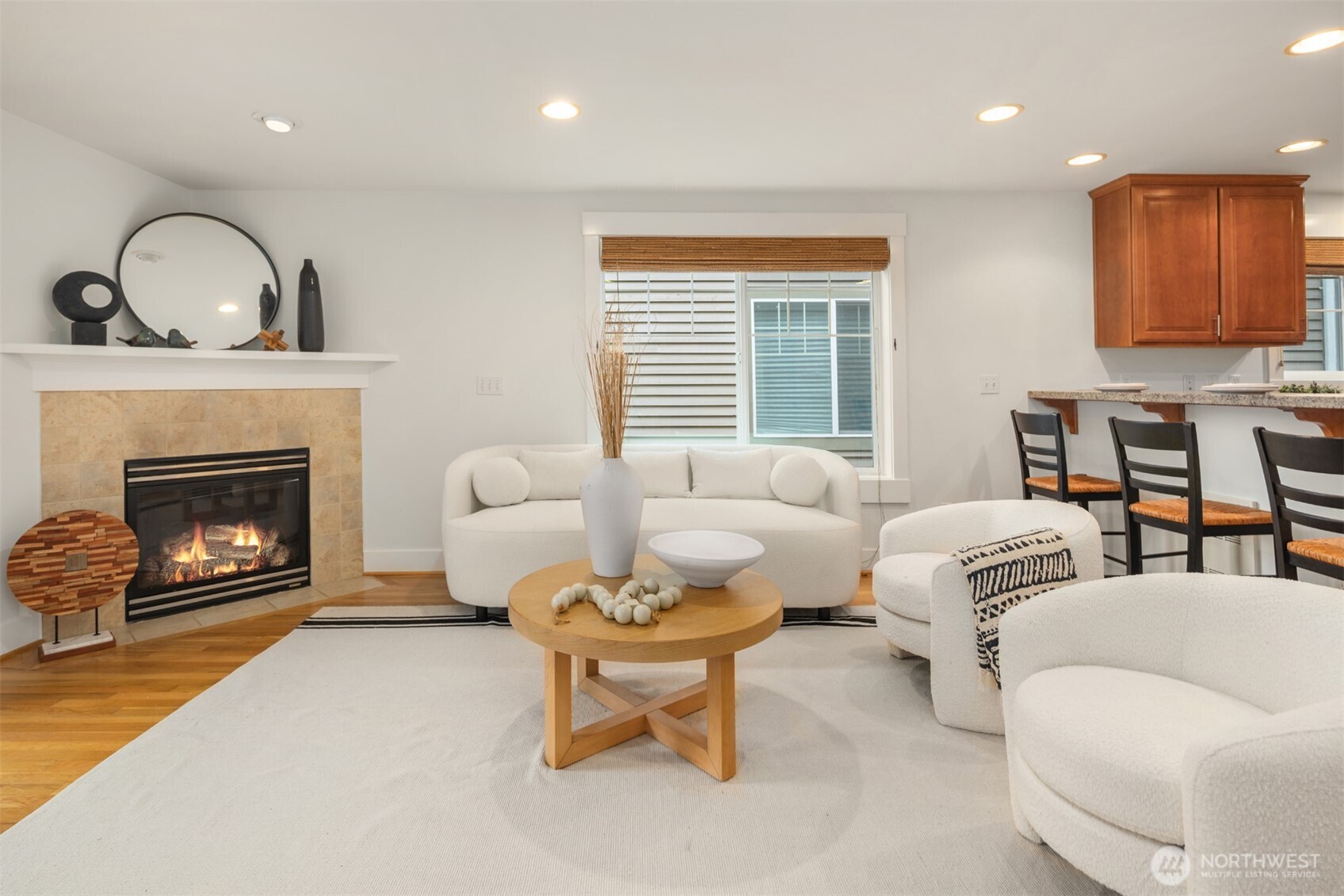 9209 Interlake Avenue North, Unit A Seattle, WA 98103 - Photo 5 of 32