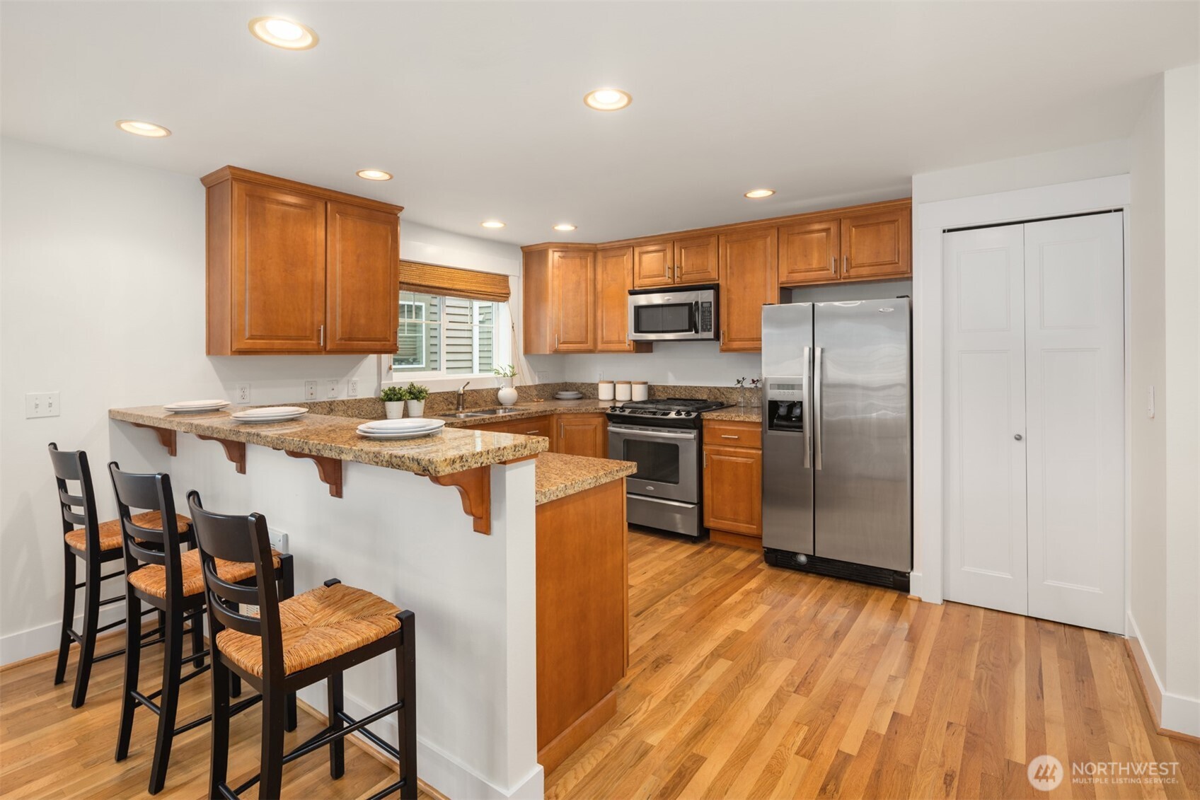 9209 Interlake Avenue North, Unit A Seattle, WA 98103 - Photo 10 of 32