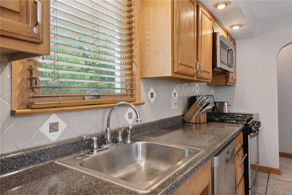 430 Clements Road Pittsburgh, PA 15239 - Photo 12 of 31 Gallery Image 12