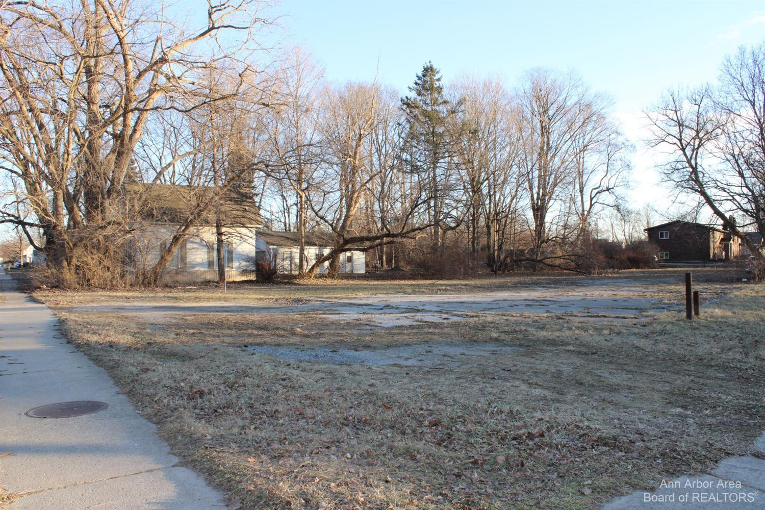 187 West Monroe Street Dundee, MI 48131 - Photo 1 of 1 Photo 1