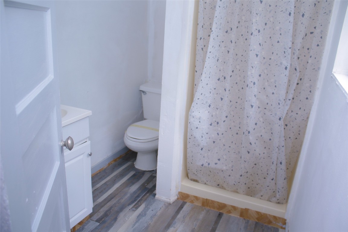 1310 4th Street Rosenberg, TX 77471 - Photo 17 of 23 Bathroom #2
