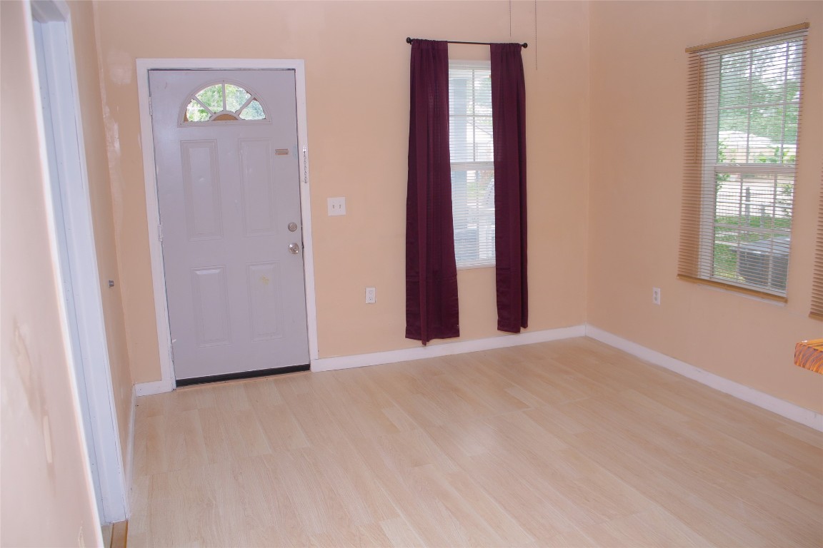 1310 4th Street Rosenberg, TX 77471 - Photo 3 of 23 Livingroom
