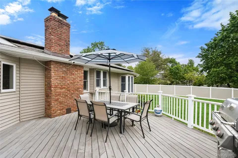 $815,000 | 12 Buccaneer Lane, East Setauket, NY 11733