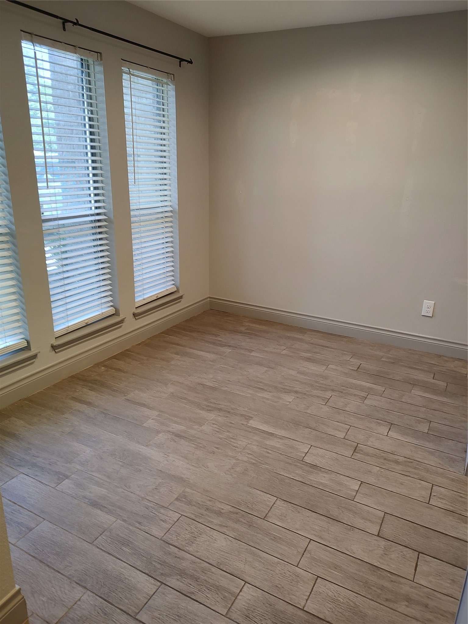 7514 Fuchsia Lane Humble, TX 77346 - Photo 4 of 20 Dining room