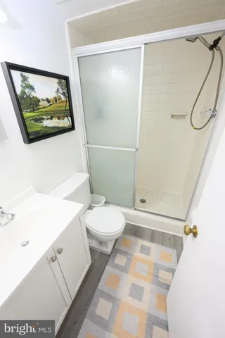 a view of empty room with window