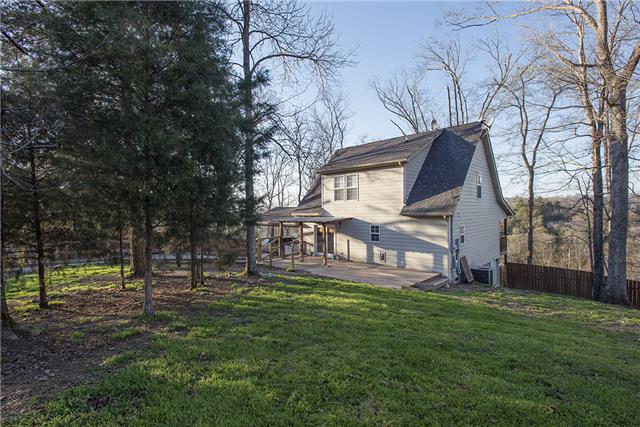 225 Wells Pointe Road Ashland City, TN 37015 - Photo 3 of 20 25 minutes to downtown Nashville, with breathtaking views of the Cumberland. 10 minutes to Nashville West shopping center.