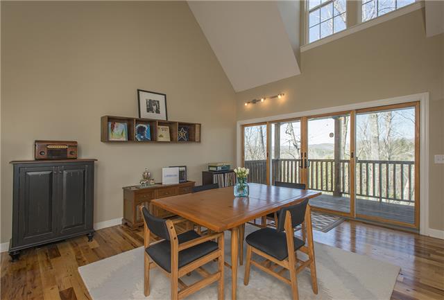 225 Wells Pointe Road Ashland City, TN 37015 - Photo 5 of 20 Tons of natural sunlight pour into this bright dining area.