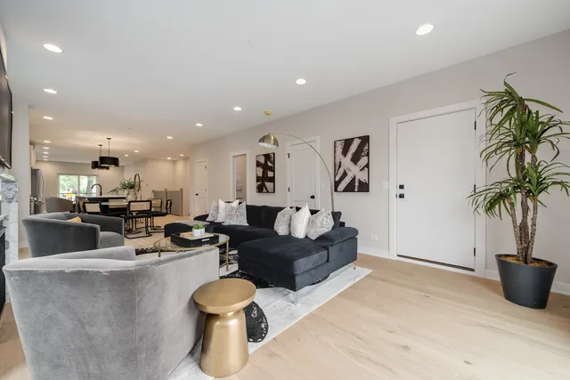 $4,500 | 1631 North Lawndale Avenue, Unit 1N, Chicago, IL 60647