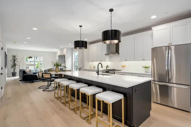 $4,500 | 1631 North Lawndale Avenue, Unit 1N, Chicago, IL 60647