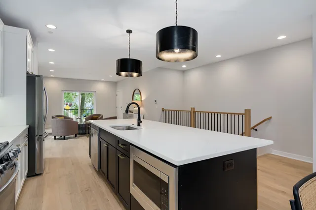 $4,500 | 1631 North Lawndale Avenue, Unit 1N, Chicago, IL 60647