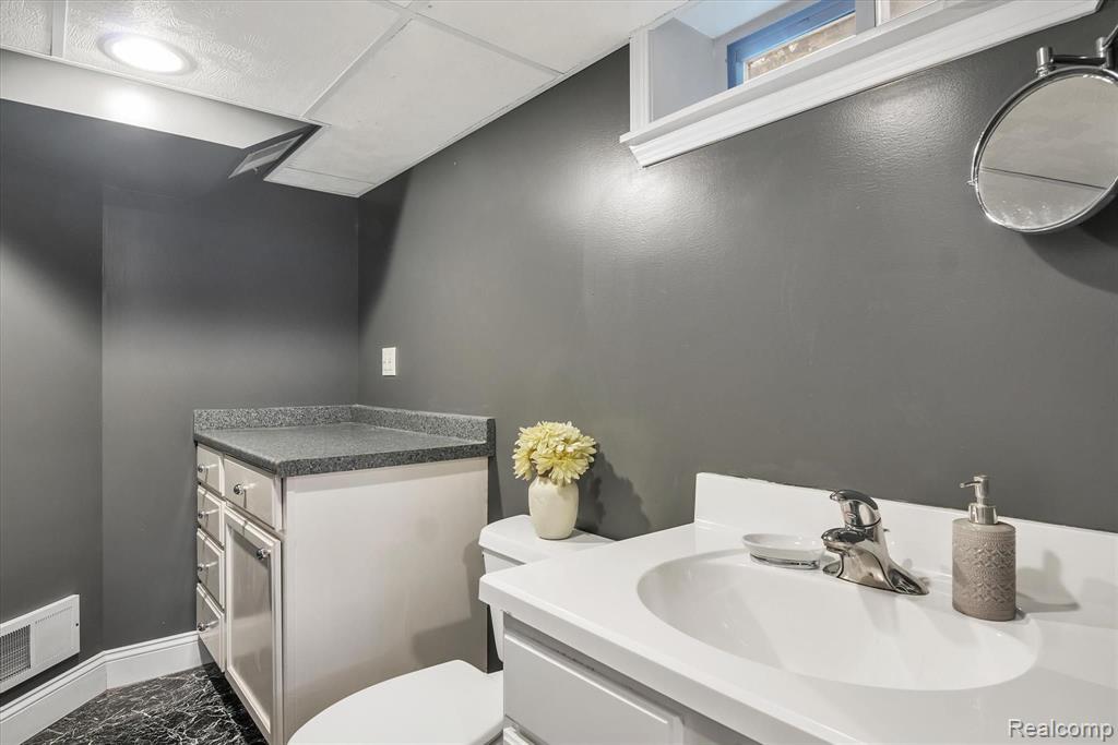 9539 Inkster Road Livonia, MI 48150 - Photo 37 of 52