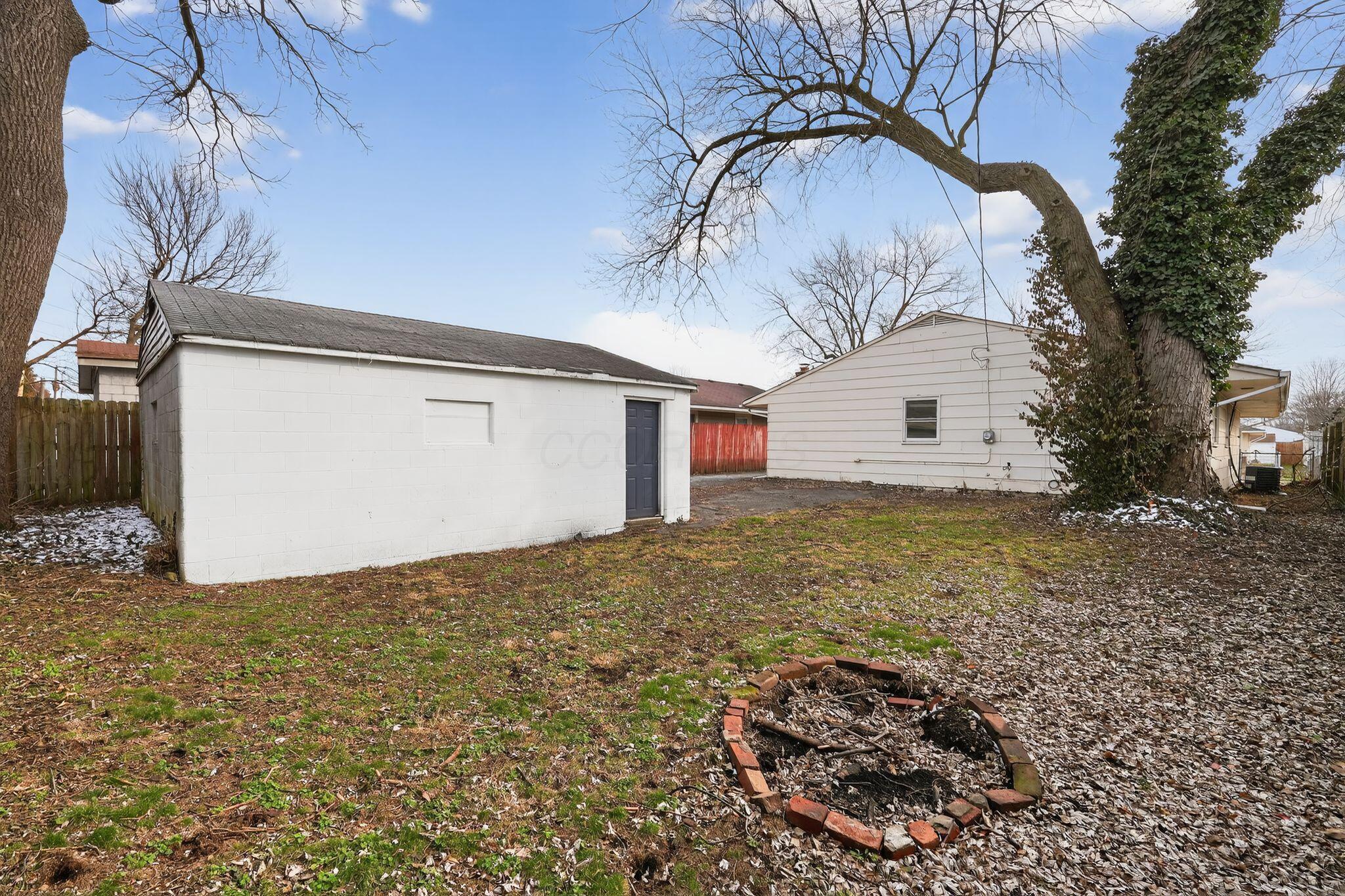 212 East Alcott Road Columbus, OH 43207 - Photo 27 of 31 02_212_E_Alcott_Rd_Columbus_OH_43207-Ext