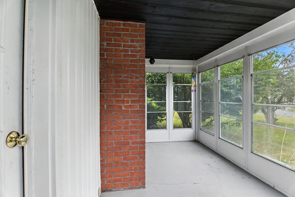 384 Abbott Street Springfield, MA 01118 - Photo 22 of 26