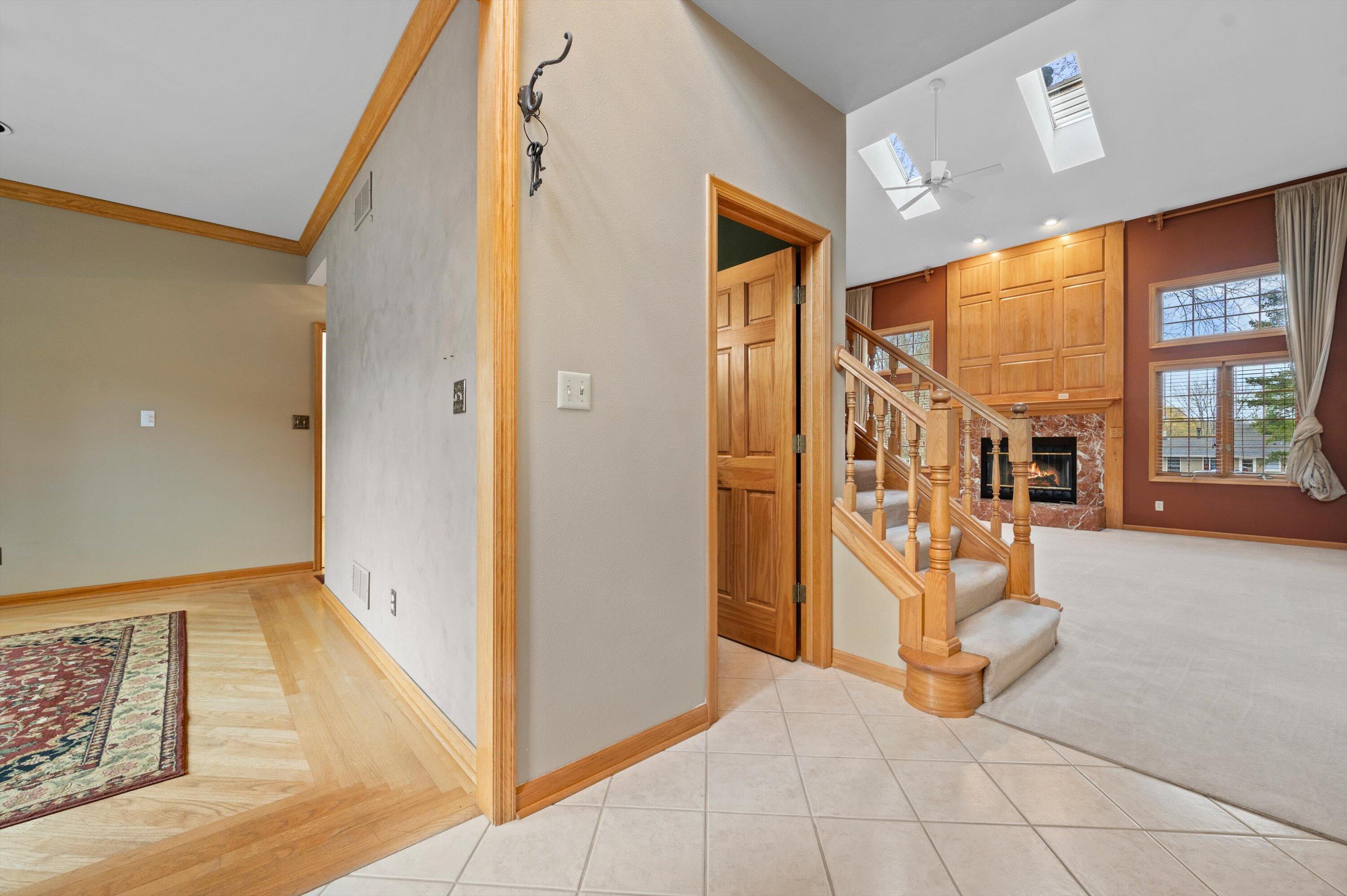 4009 Hickory Knoll Road Delafield, WI 53029 - Photo 3 of 43 Foyer