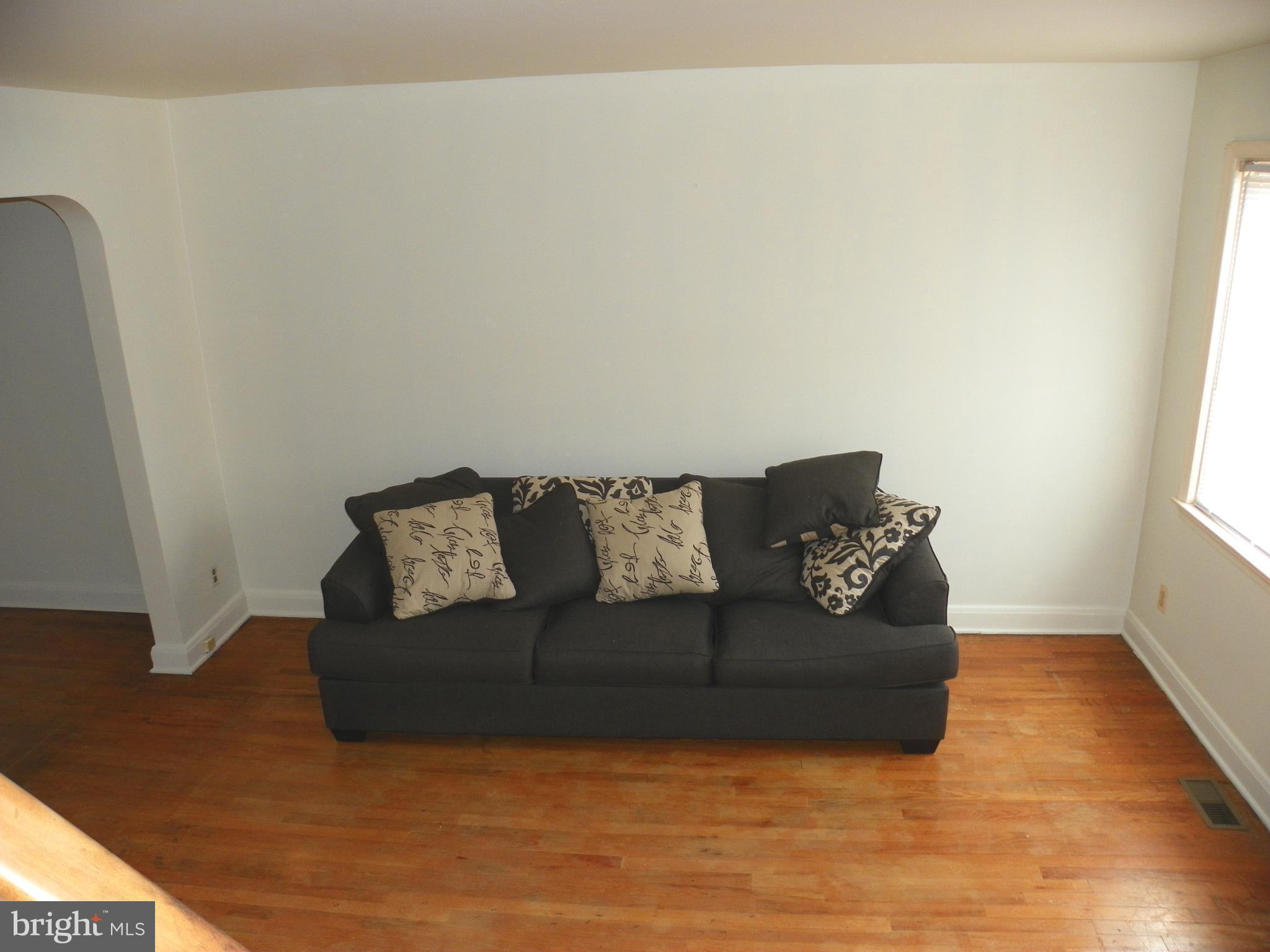 53 Wiltshire Road Baltimore, MD 21221 - Photo 3 of 14 Living room