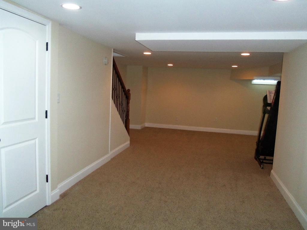 2201 Firethorn Road Baltimore, MD 21220 - Photo 21 of 23 Family Room