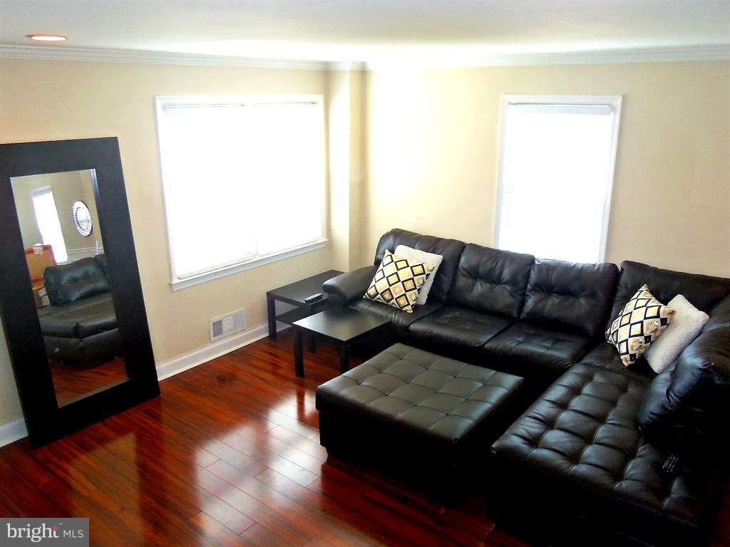 2201 Firethorn Road Baltimore, MD 21220 - Photo 7 of 23 Living Room