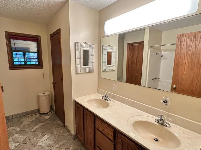 $350,000 | 11191 Co Ln 176, Carthage, MO 64836