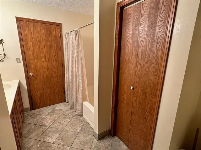 $350,000 | 11191 Co Ln 176, Carthage, MO 64836