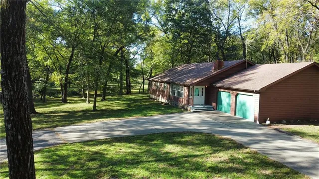 $350,000 | 11191 Co Ln 176, Carthage, MO 64836