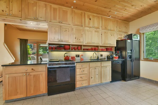 $905,000 | 906 Shedd Hill Road, Stoddard, NH 03464