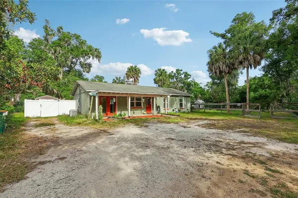 $350,000 | 321 East 11th Avenue, Mount Dora, FL 32757