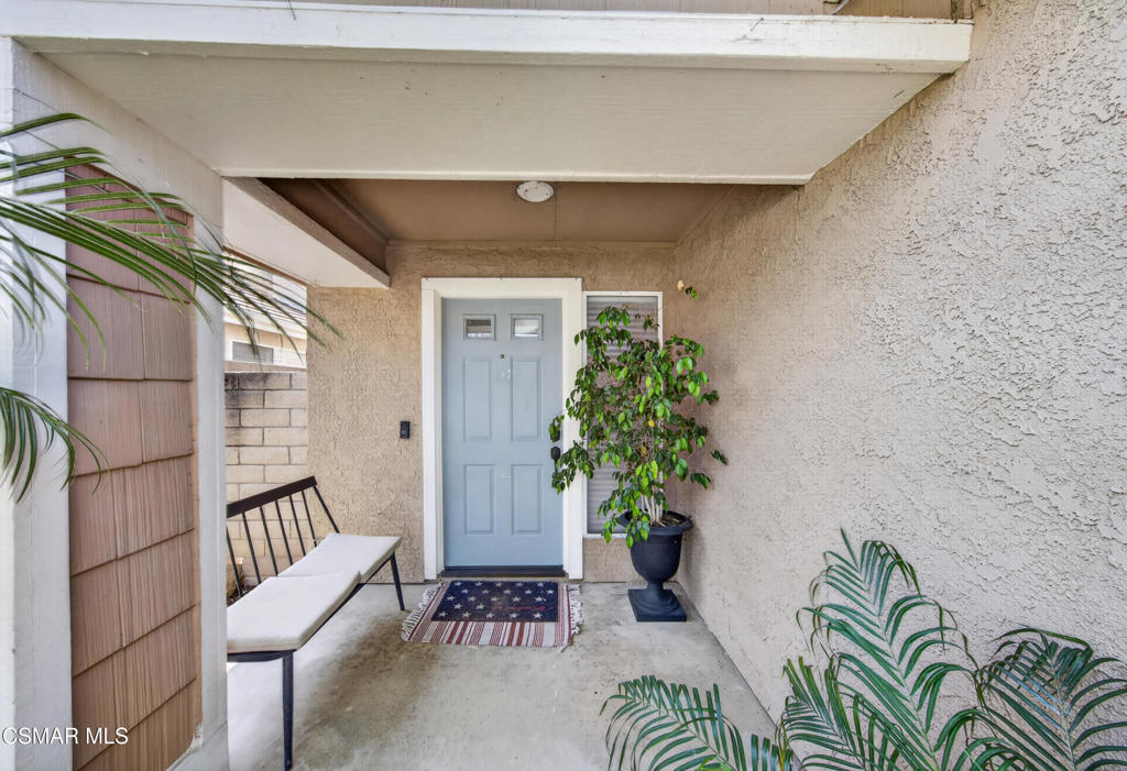 3072 Lamplighter Street Simi Valley, CA 93065 - Photo 2 of 18