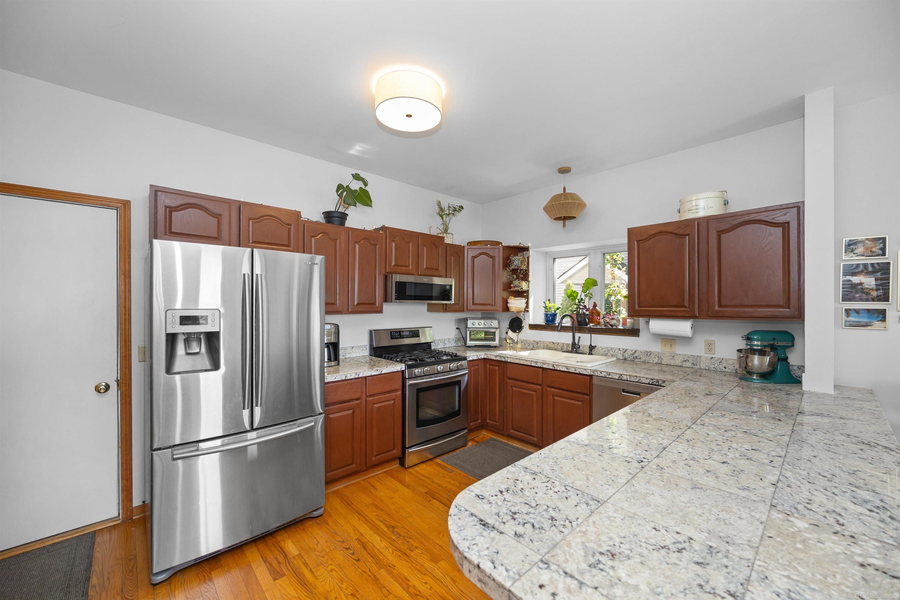 8970 River Valley Road Brighton, MI 48116 - Photo 16 of 39 50218143-e7d6a013-8860-4fe3-bba5-e76509ab2785.JPG