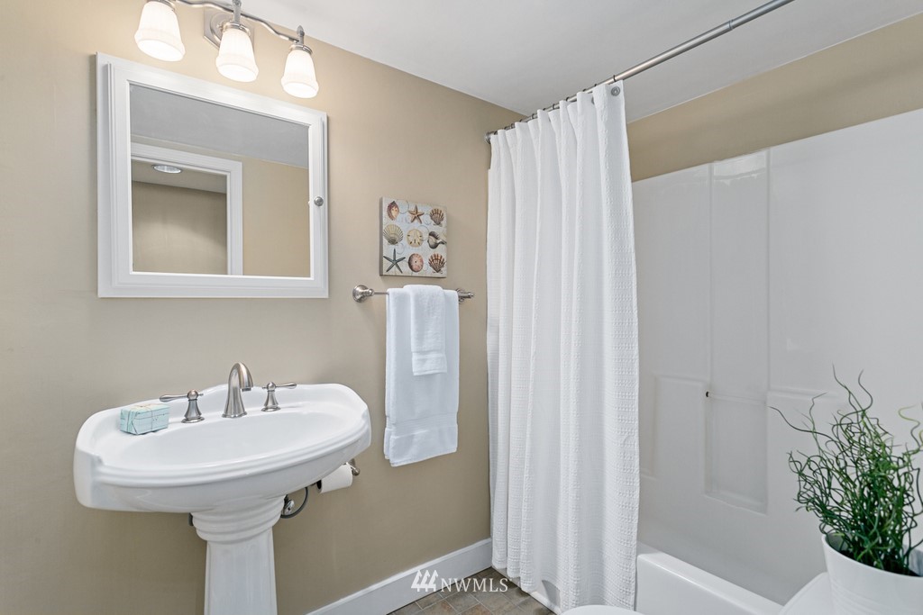 4419 Southwest Findlay Street Seattle, WA 98136 - Photo 26 of 31 Gallery Image 26