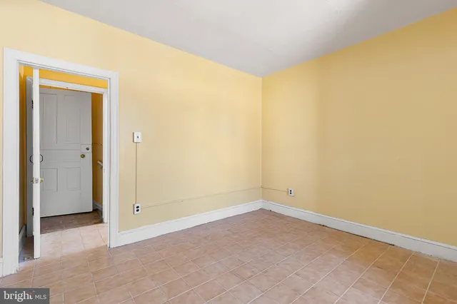 an empty room with a empty space