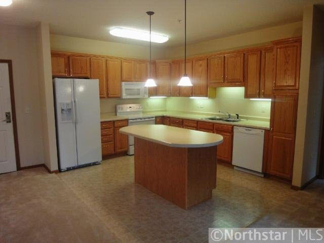6050 Lake Road, Unit 107 Woodbury, MN 55125 - Photo 2 of 18