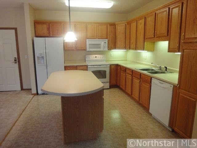 6050 Lake Road, Unit 107 Woodbury, MN 55125 - Photo 4 of 18