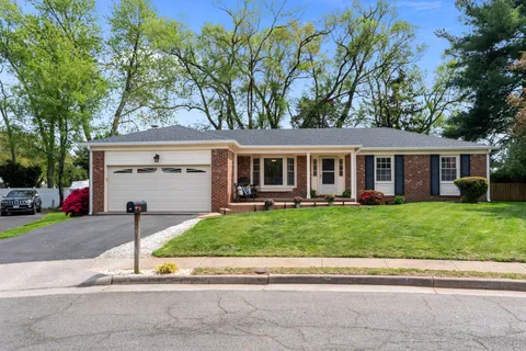$785,000 | 314 Belmont Place Southwest, Leesburg, VA 20175
