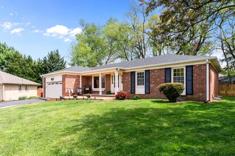 $785,000 | 314 Belmont Place Southwest, Leesburg, VA 20175