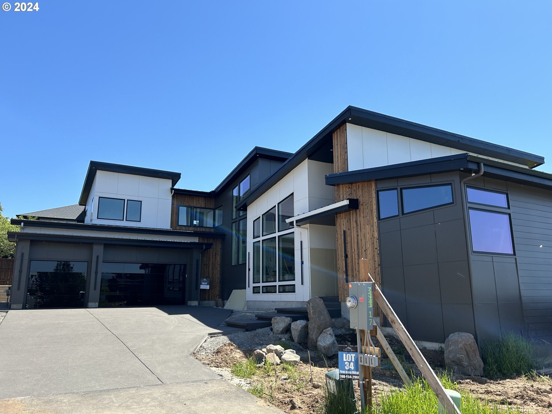 a house view with a outdoor space