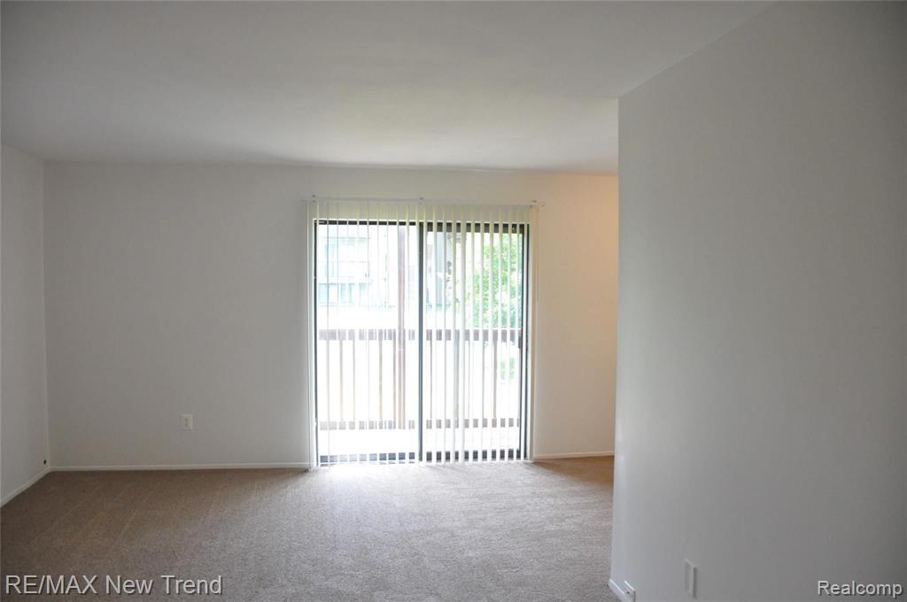 30028 West Twelve Mile Road, Unit 32 Farmington, MI 48334 - Photo 4 of 16