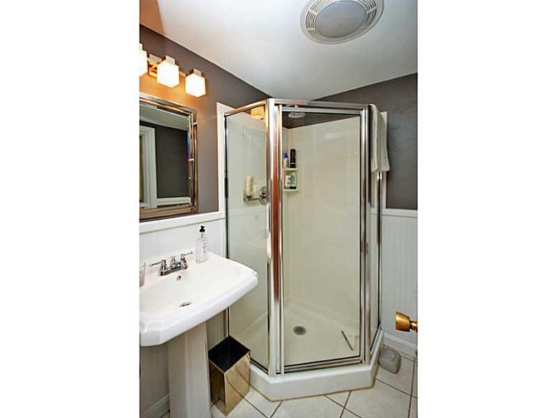 461 Arden Road Mt. Lebanon, PA 15216 - Photo 12 of 24 Full Bath. Full bath on the main level
