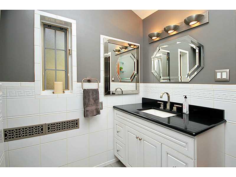 461 Arden Road Mt. Lebanon, PA 15216 - Photo 19 of 24 Full Bath.