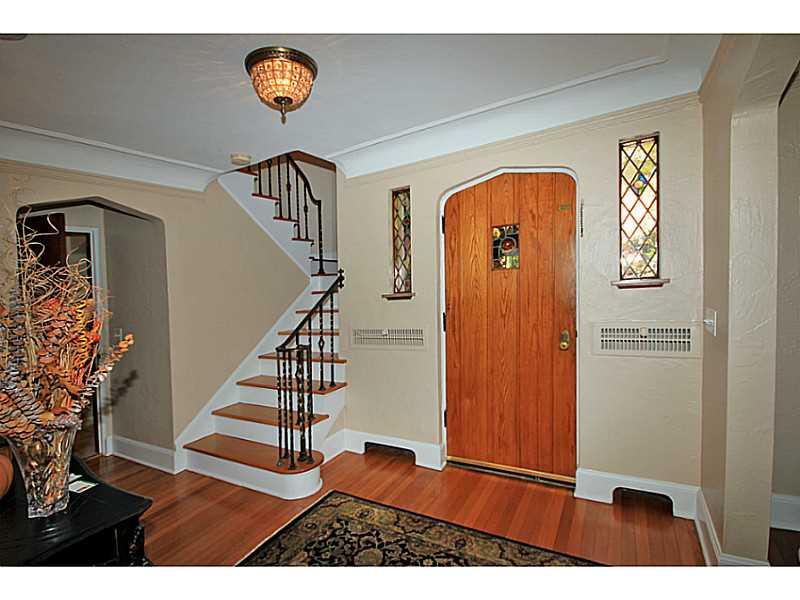 Entry/Foyer. 