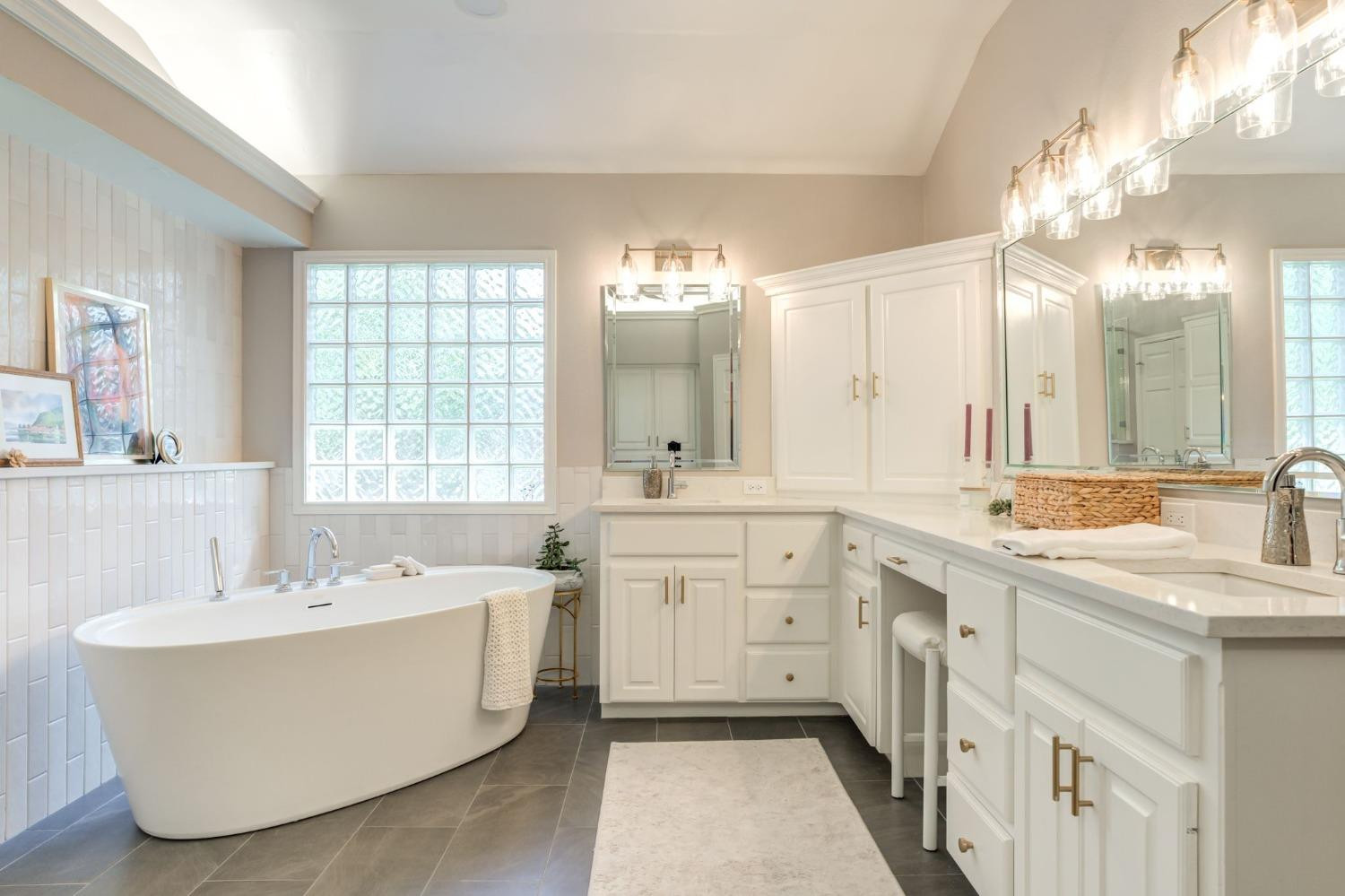 3016 22nd Street Lubbock, TX 79410 - Photo 22 of 50 Luxurious Ensuite Bath