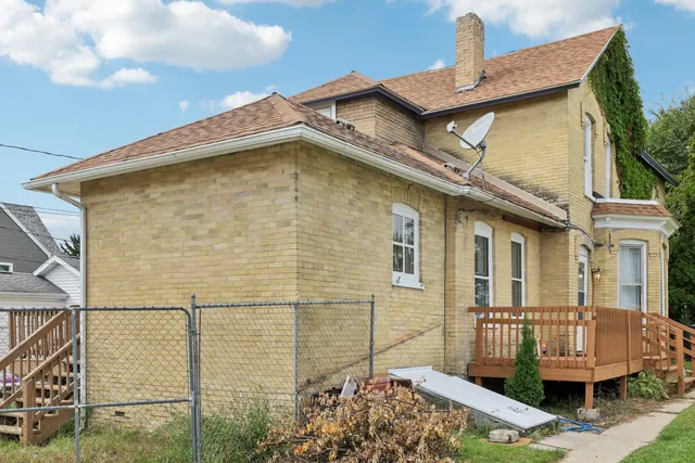 $225,000 | 208 West Pleasant Street, Portage, WI 53901