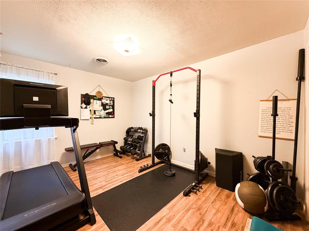 1706 North Ave H Haskell, TX 79521 - Photo 19 of 25 a room with furniture and a flat screen tv