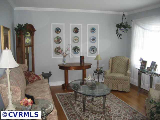 300 Monath Road Richmond, VA 23236 - Photo 2 of 10 a living room with furniture and a lamp