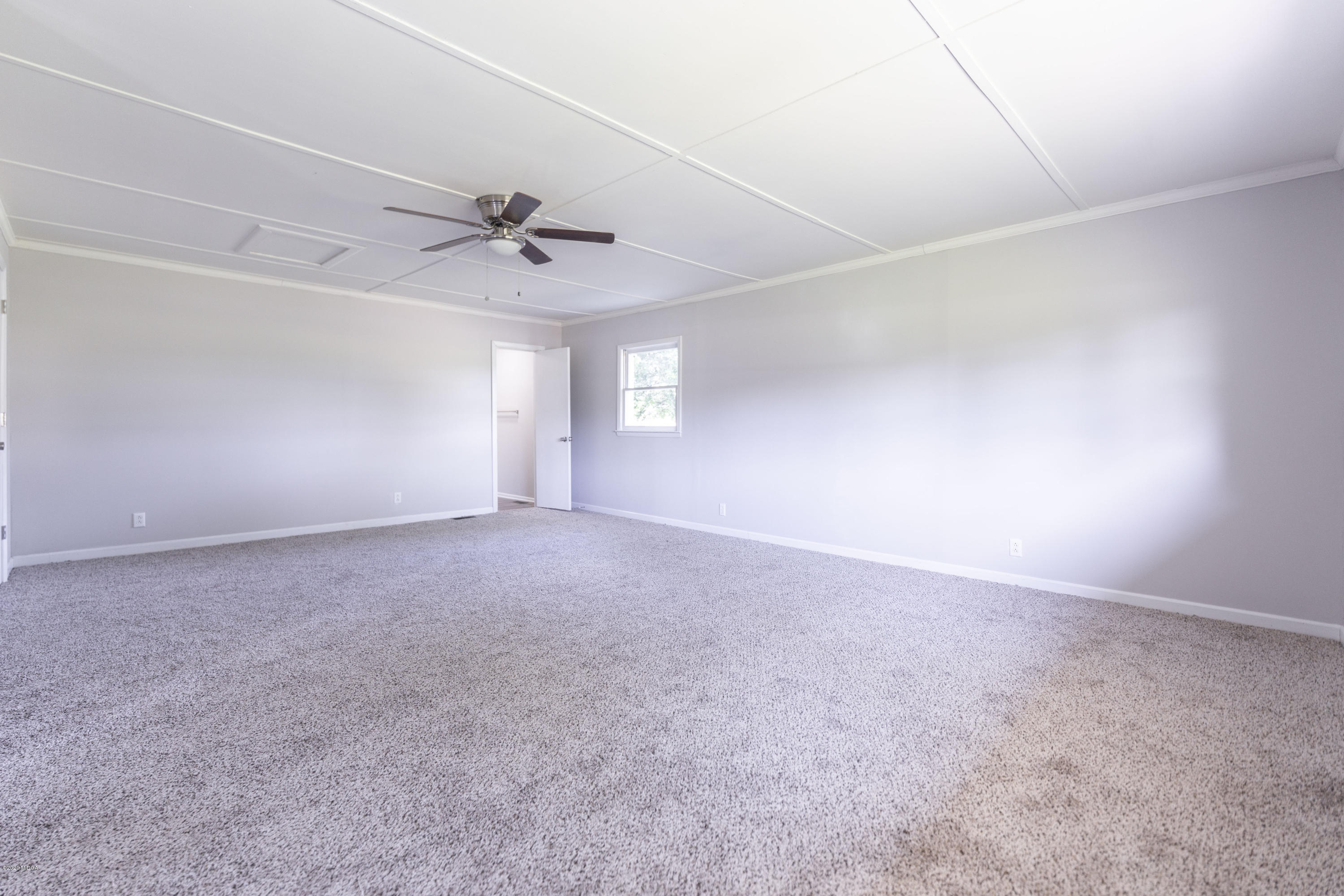 246 Allred Road Byron, GA 31008 - Photo 36 of 53 an empty room with windows and fan