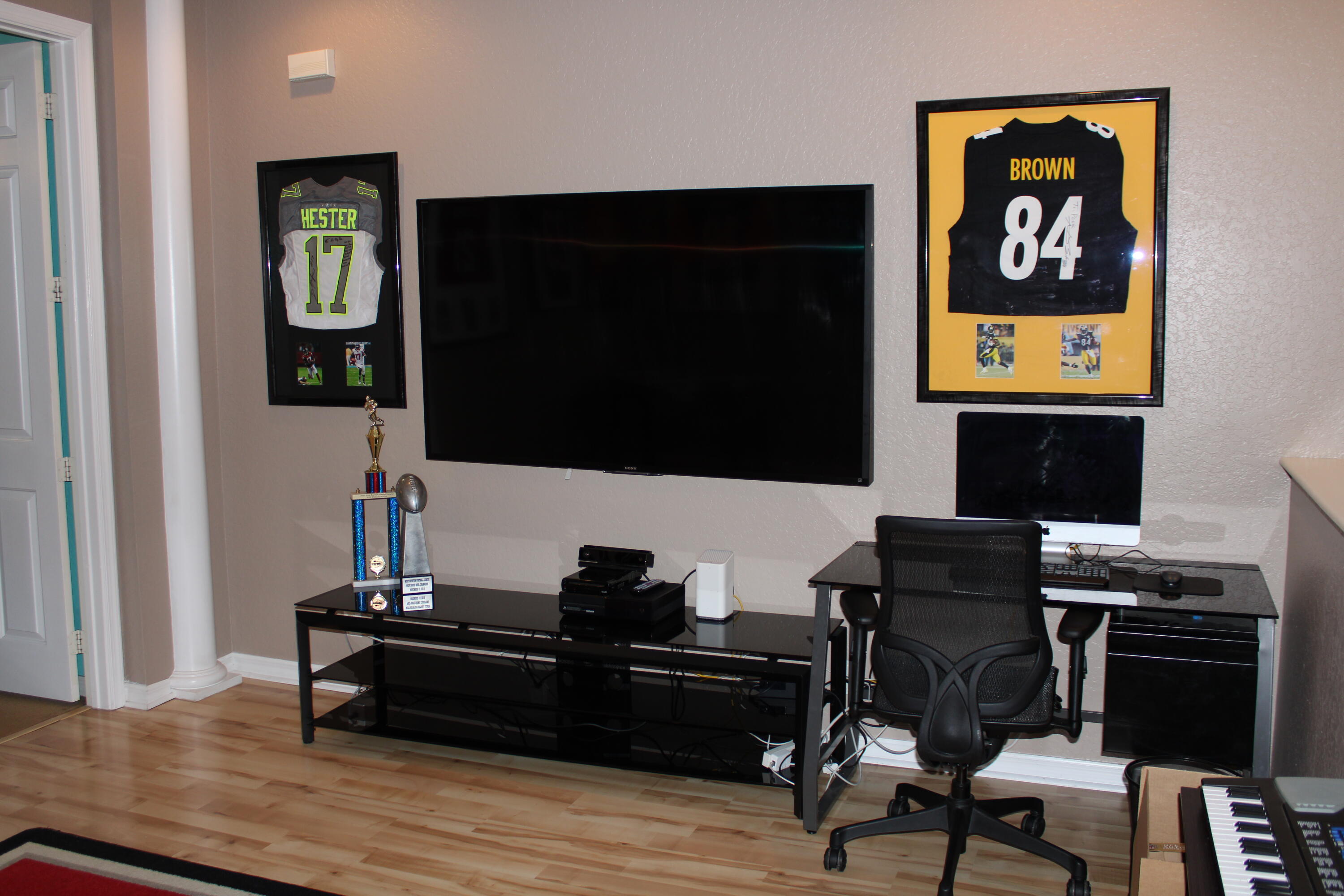 31 Beechdale Lane Boynton Beach, FL 33426 - Photo 14 of 26 a living room with furniture and a flat screen tv