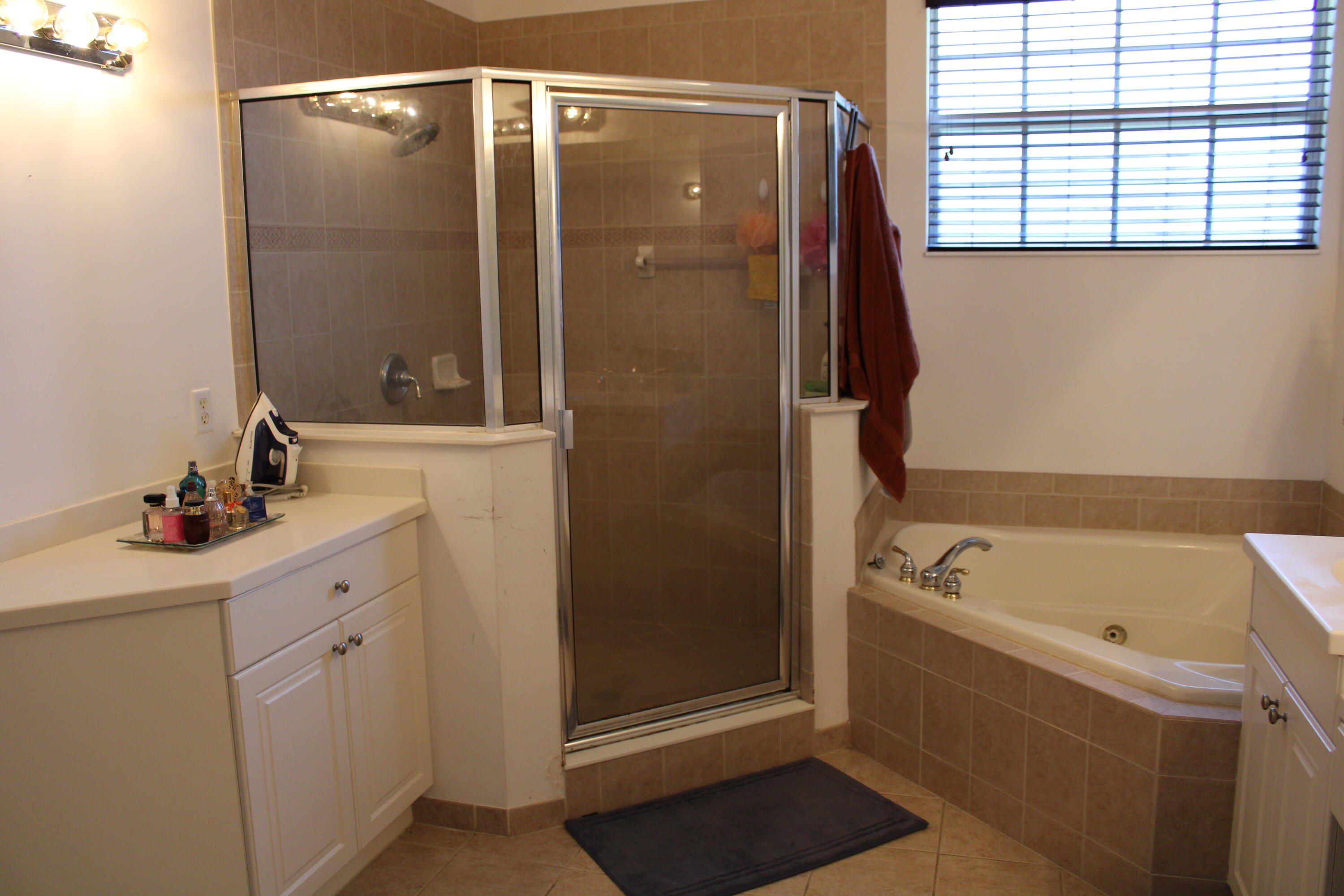 31 Beechdale Lane Boynton Beach, FL 33426 - Photo 17 of 26 a bathroom with a tub a sink and a window