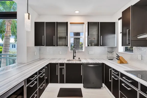 $7,500 | 365 Southeast 6th Avenue, Unit 307, Delray Beach, FL 33483