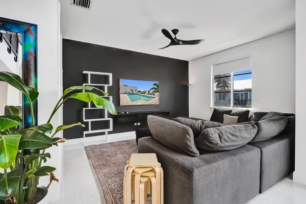 $7,500 | 365 Southeast 6th Avenue, Unit 307, Delray Beach, FL 33483