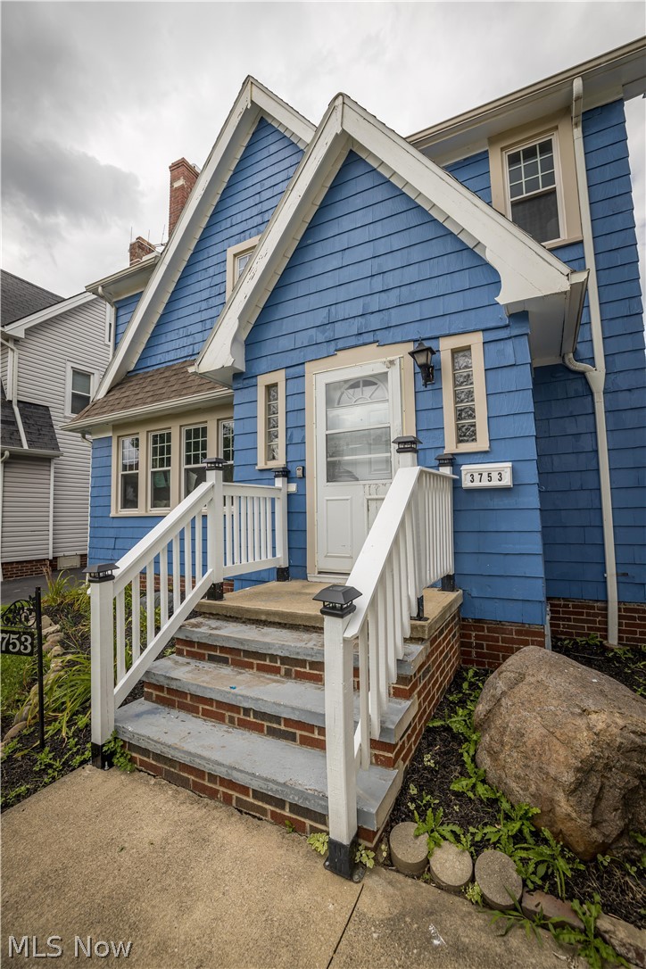 3753 Grosvenor Road South Euclid, OH 44118 - Photo 4 of 31